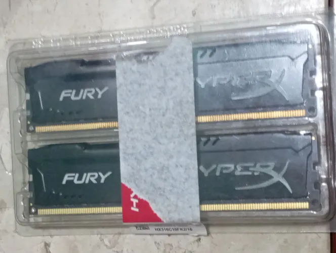 2 pentes de Memória RAM 8G DDR3 1600mhz