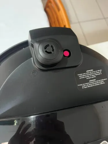 PANELA DE PRESSÃO ELETRICA 220V SEMI NOVA
