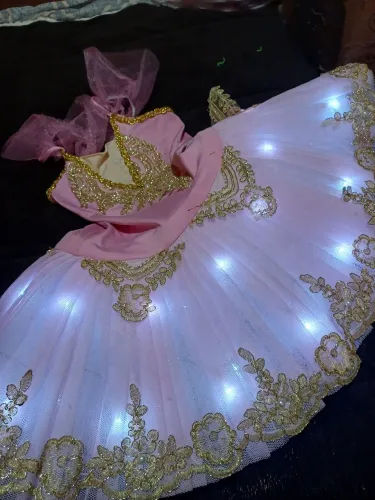 Fantasia bailarina com luzes