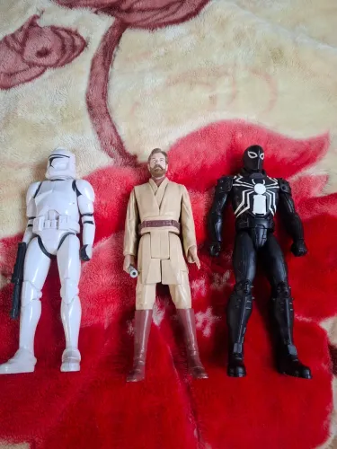 Bonecos STAR SWARS/MARVEL