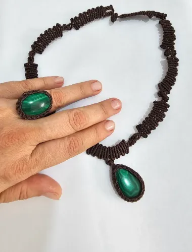 Conjunto colar pedras malaquita verde