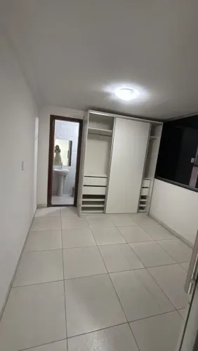 Apartamento 2/4 dois banheiros, garagem coberta e armários em todos os cômodos