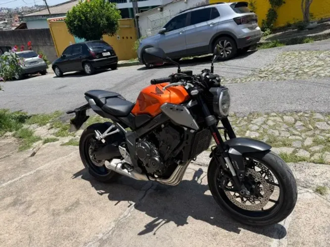 HONDA CB 650R 2024 LARANJA | APENAS 8.500 KM!