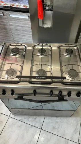Fogão 6 bocas esmaltec, em perfeito estado, apenas acendedor do fogão que não funciona