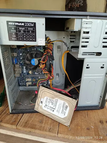 Gabinete, placas HDs.