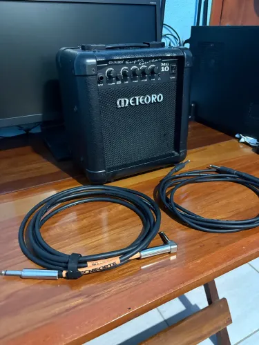 Amplificador Meteoro Super Guitar MG10 + Cabos Tecniforte e Konect