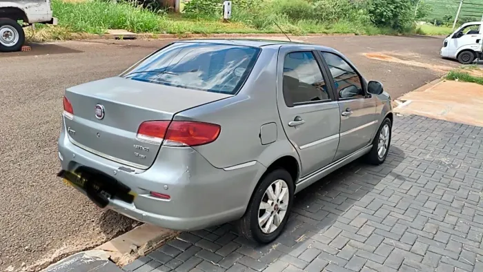 Fiat Siena Essence Dualogic 1.6 Flex 16V 4P 2011