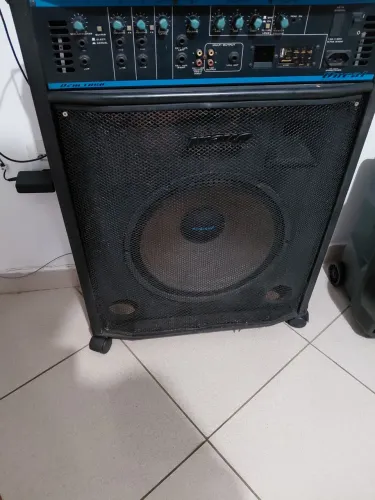 Vende-se cx de som