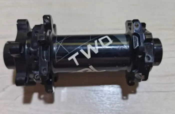 Vendo 2 cubos GIANT TRX DBL composto 28 furos (dianteiro e traseiro) - Contato *
