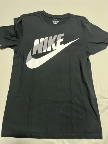 CAMISETA NIKE PRETA