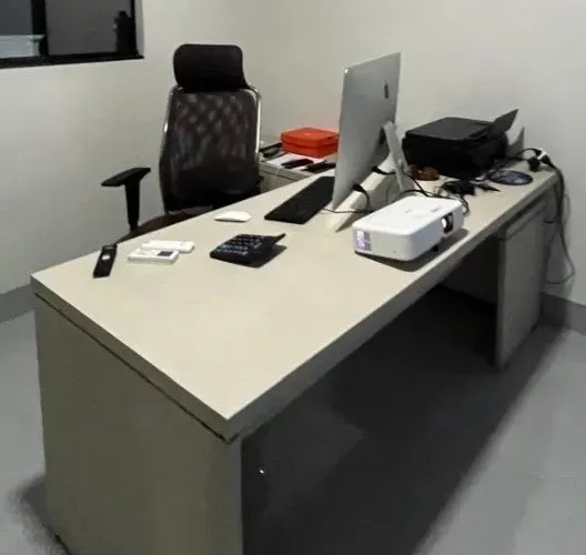Mesa Executiva em L com Armário Lateral ? Alto Padrão