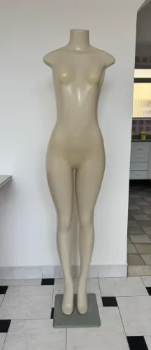 Manequim Feminino Corpo Inteiro com Base de Metal