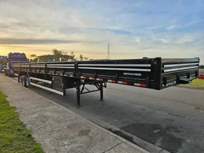Carreta Carga Seca  Estrada Ano 2026  Roda disco 0KM Assoalho Chapa  15.50 mts  S/Pneus