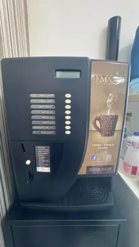 Máquina de Café Automática Profissional com Moedeiro e Gabinete