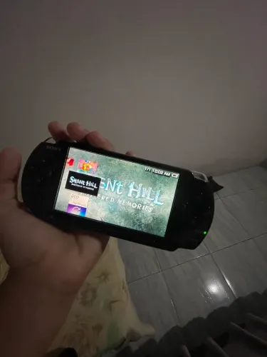 PSP 3001 Com acessórios - Em boas condições.