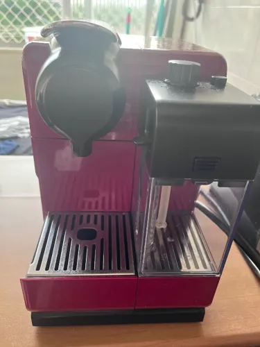 Máquina de Café Nespresso Latíssima Touch