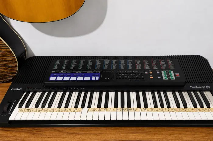 Teclado Casio CT-610 ToneBank + Suporte