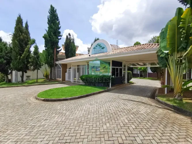 Excelente casa de alto padrão á venda em condomínio fechado em Poços de Caldas MG.
