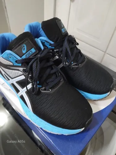 Tênis asics unissex