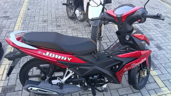 Vendo moto Jonny nova