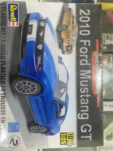 Kit Plastimodelismo Ford Mustang GT 2010
