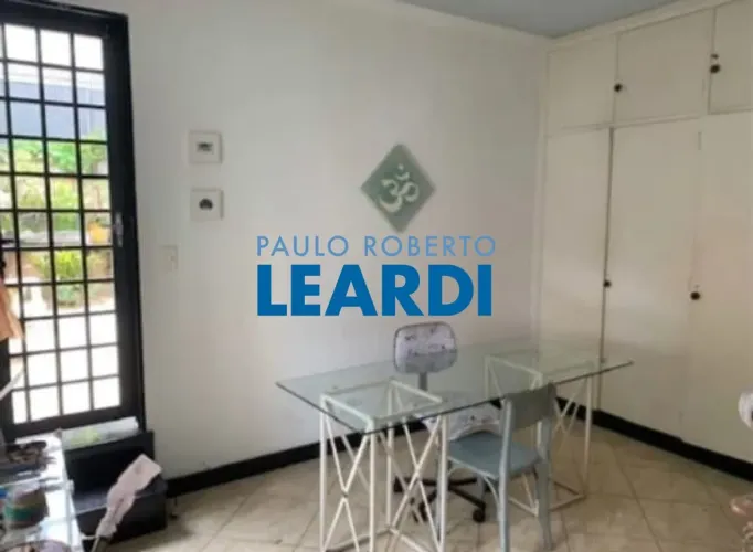 CASA ASSOBRADADA - POMPEIA - SP