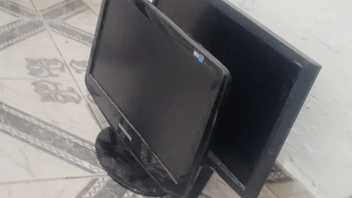 2 monitores para consertar 