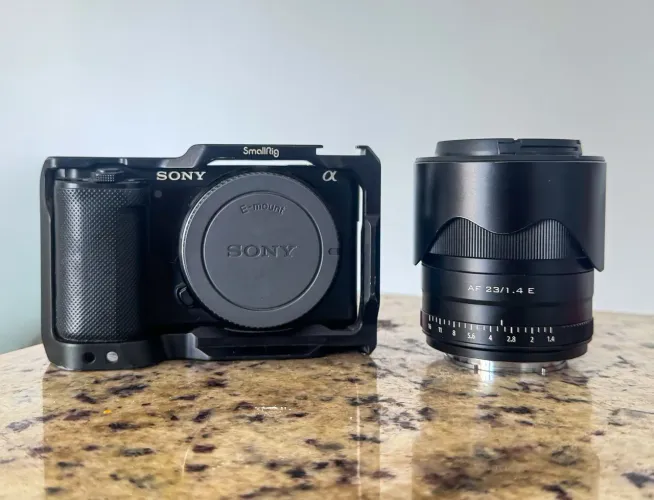 Sony ZVE10 + 23mm + Cage