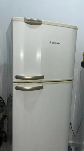 Vende-se geladeira Eletrolux frost free DF38