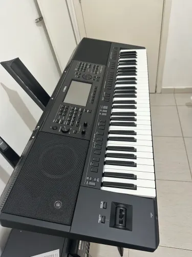 Teclado Yamaha PRS SX700