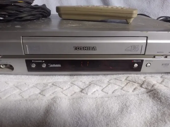 Vídeo cassete Toshiba retrô