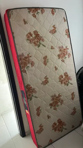 Colchão box solteiro em perfeito estado 