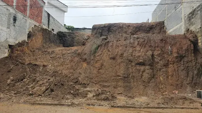 Terreno à venda, 360 m² por R$ 125.000,00 - Maria Paula - São Gonçalo/RJ
