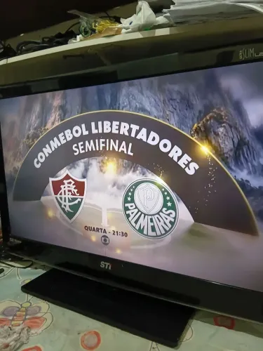 Tv semp Toshiba 40 polegadas Boa.