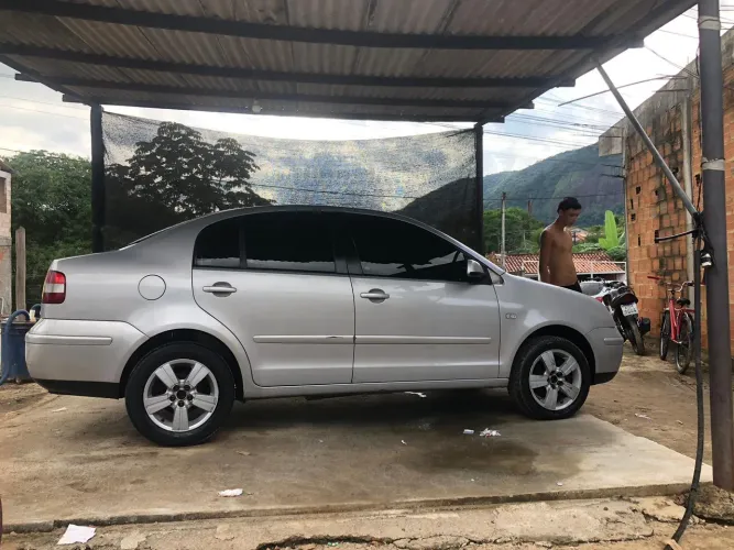 Volkswagen Polo Sedan 1.6 MI 101cv 8V 4P 2004