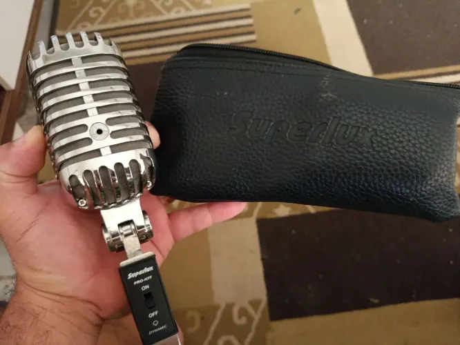 Microfone Dinâmico SuperLux
