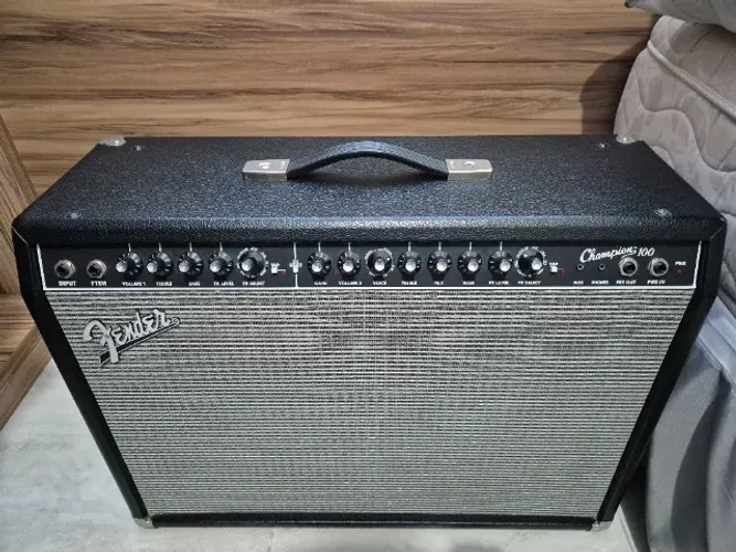 Amplificador de Guitarra Fender Champion 100