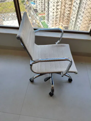 Cadeira Esteirinha / Charles Eames Diretor (encosto baixo).
