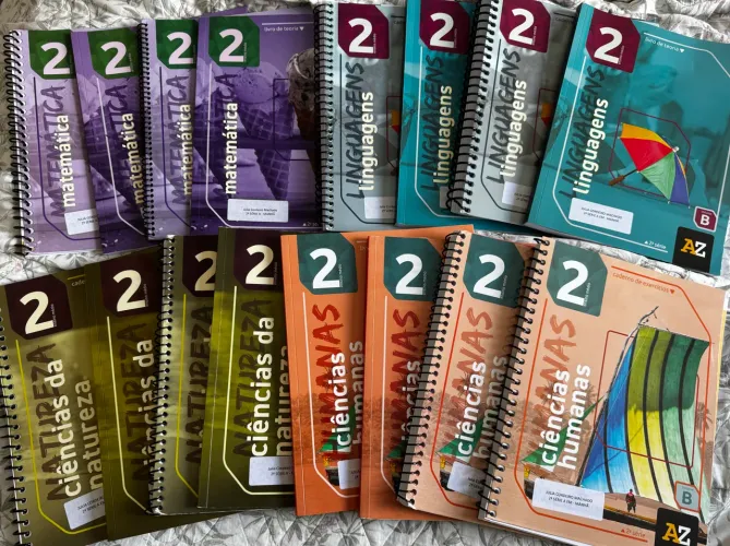 Livros didáticos 2 ano médio - AZ Colégio Dom Bosco