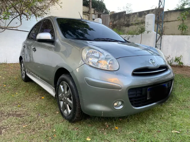 Nissan March SR 1.6 16V Flex Fuel 5P 2012