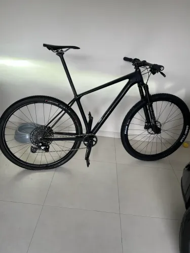 Cannondale F-Si Hi-Mod Carbon c/ RockShox ultimate 