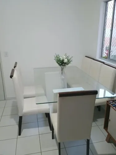 Mesa de jantar com 6 cadeiras 
