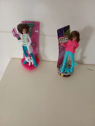 Barbie Kinder ovo kit com Veterinária e Cinegrafista.