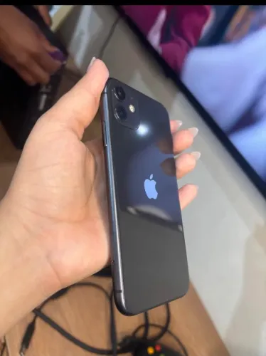 Vendo iPhone preto 64gb novinho