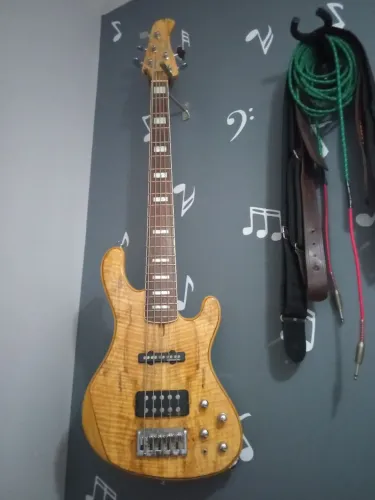 Contrabaixo Cort custom