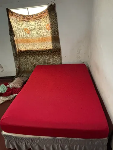 Vende-se cama,colchão e base