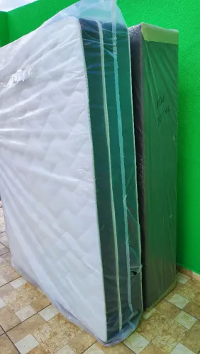 Colchão casal com Box baú, novos.