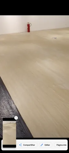 piso vinílico e auto nivelante