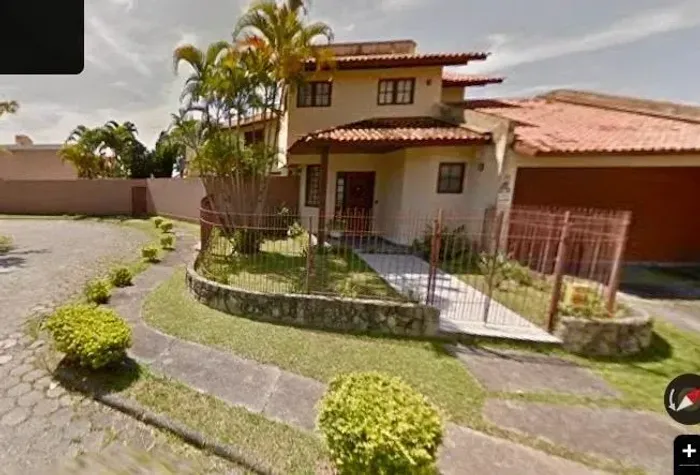 Casa de 4 quartos semi mobiliada no Córrego Grande