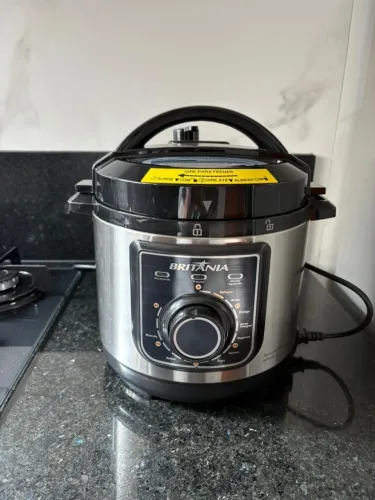 Panela de Pressão Britânia BPP01PI Multifuncional 3L 127V